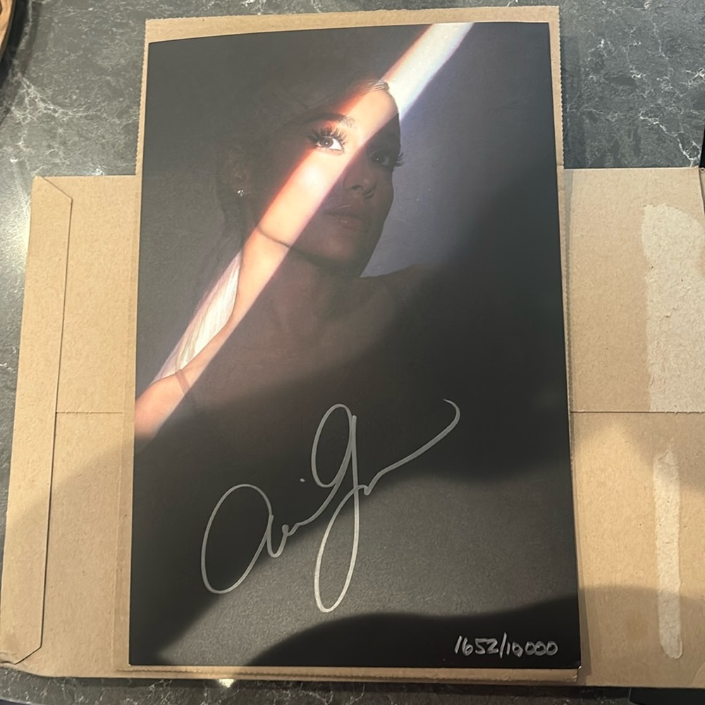 LIMITED EDITION HAND SIGNED ARIANA GRANDE POSTER